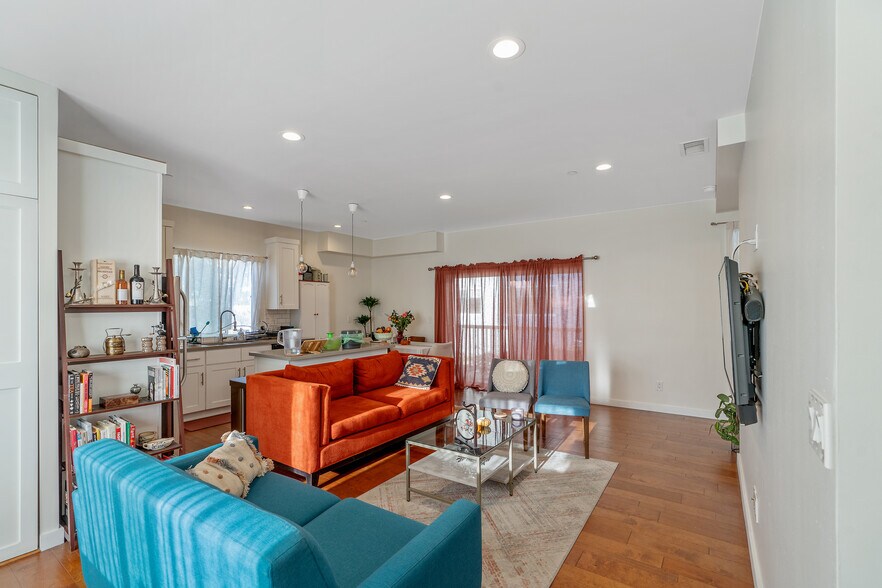 More Photos Of 6178 Aldama St, Los Angeles Apartments For Sale