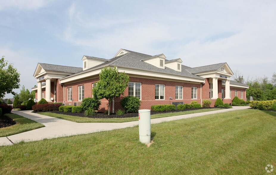 More Photos Of 5121 Forest Dr, New Albany Office For Lease