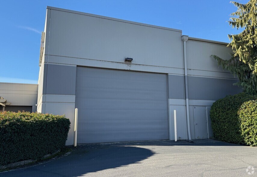 More Photos Of 700 International Way, Springfield Flex For Lease