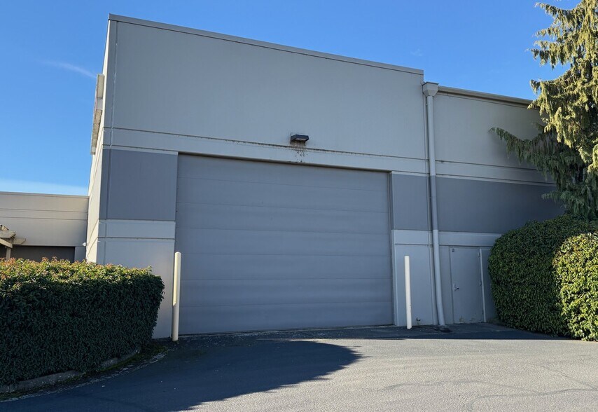 More Photos Of 700 International Way, Springfield Flex For Lease