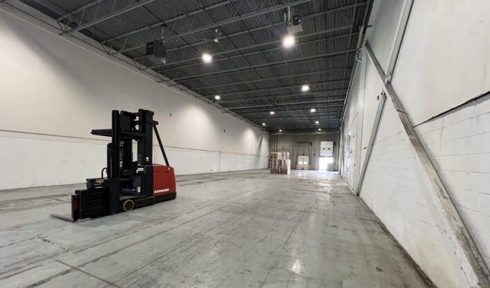 More Photos Of 3101-3141 16th St NE, Calgary Warehouse For Lease