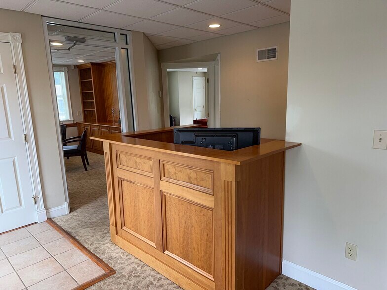 More Photos Of 87 Lafayette Rd, Hampton Falls Storefront Retail Office For Sale