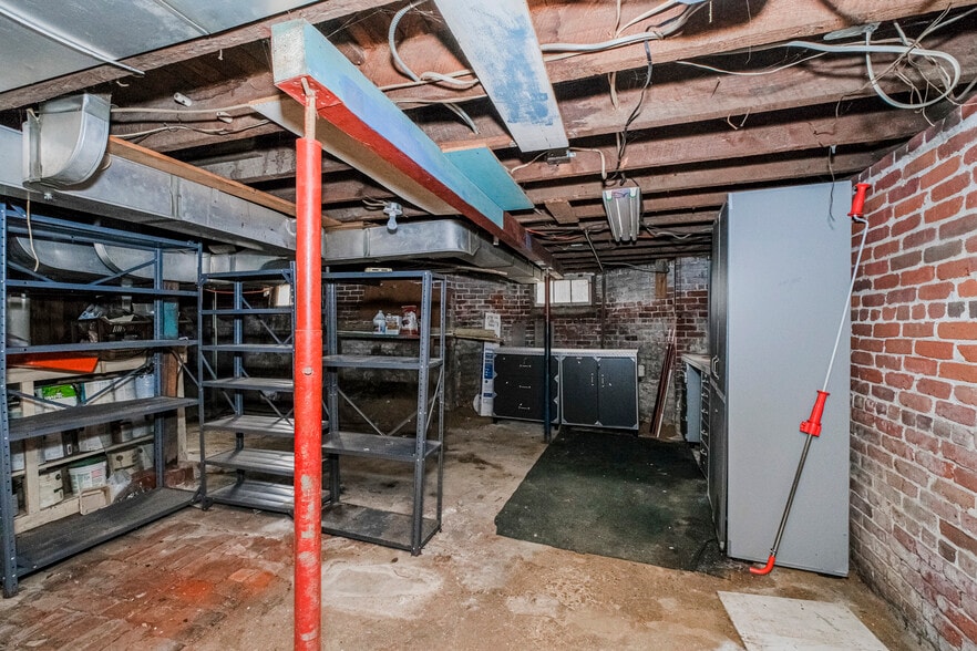 More Photos Of 20 N Main St, Marlboro Office For Sale