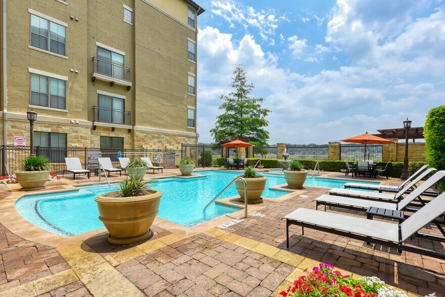 More Photos Of 300 E Basse Rd, San Antonio Apartments For Lease