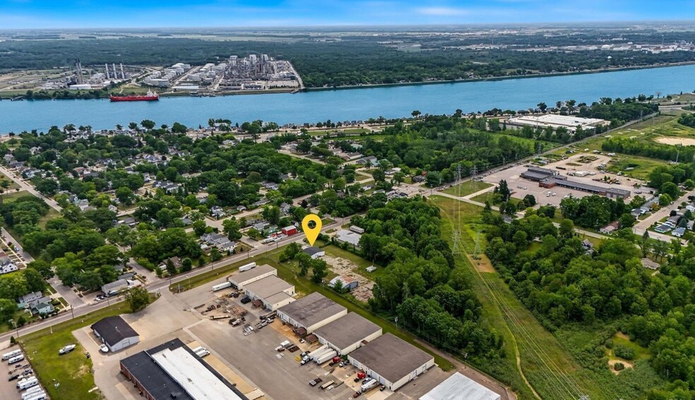 More Photos Of 3905 32nd St, Port Huron Showroom For Sale