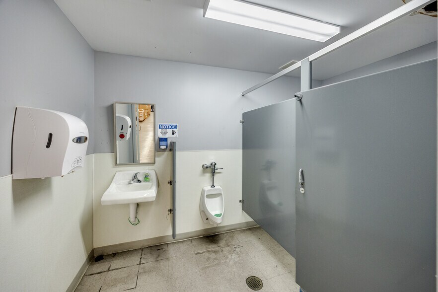 More Photos Of 301 N 4th St, Vineland Warehouse For Lease