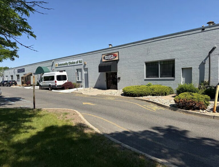 More Photos Of 49 E Midland Ave, Paramus Showroom For Lease
