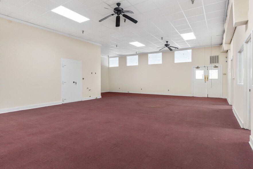 More Photos Of 1811 Memorial Ave, Lynchburg Storefront For Lease