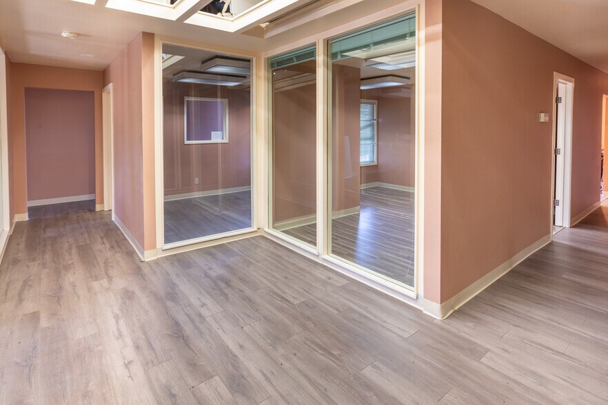 More Photos Of 1227 Bridge St, Yuba City Office For Sale