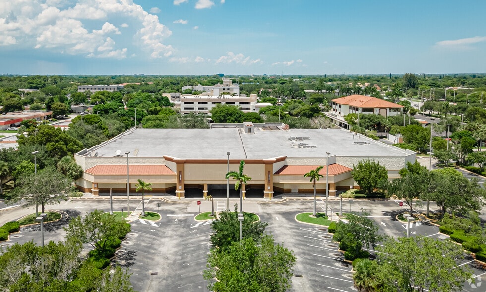 More Photos Of 7015 N University Dr, Tamarac Supermarket For Lease