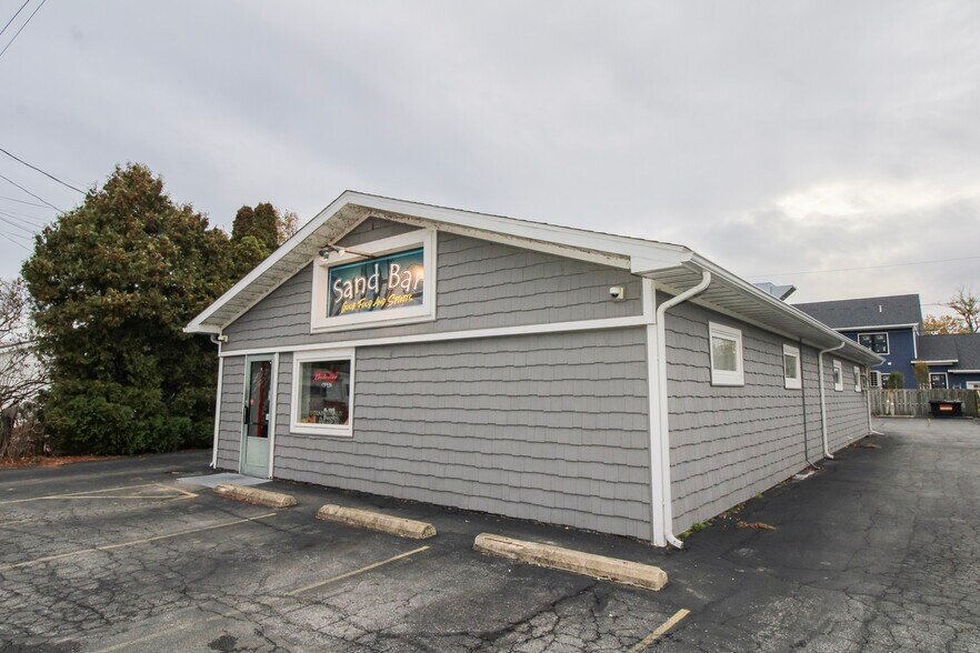 More Photos Of 54 McKinley St, Huron Bar For Sale