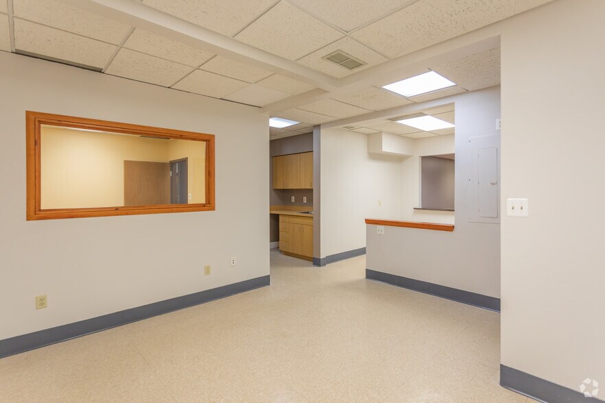 More Photos Of 2 Colgate Dr, Forest Hill Medical For Lease