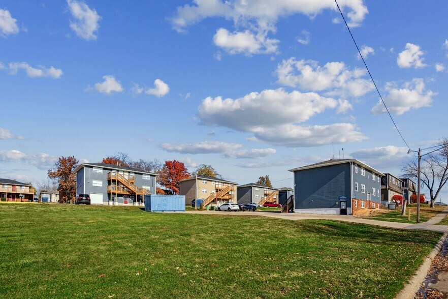 More Photos Of 322 W 65th St, Davenport Apartments For Sale