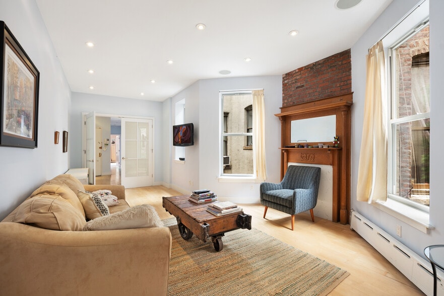More Photos Of 210 W 82nd St, New York Apartments For Sale