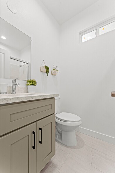 More Photos Of 308 S Laurel St, Santa Ana Apartments For Sale