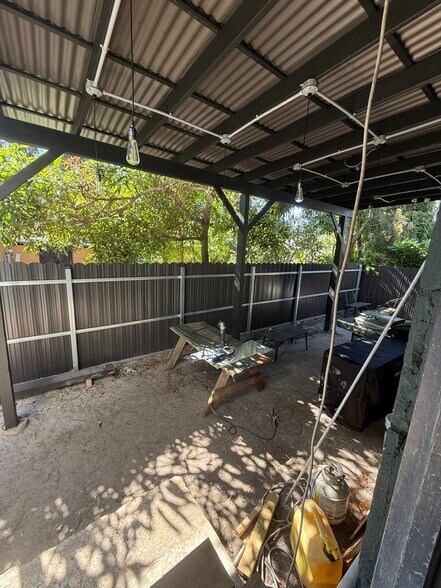 More Photos Of 310 NW 71st St, Miami Warehouse For Sale