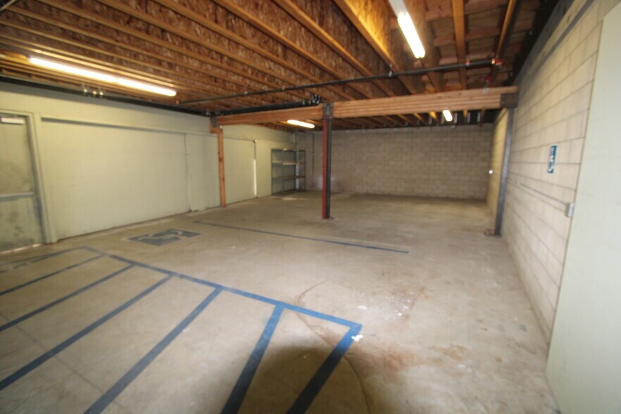 More Photos Of 429 S Flower St, Burbank Warehouse For Lease