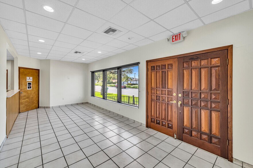 More Photos Of 9930 Bird Rd, Miami Office For Lease