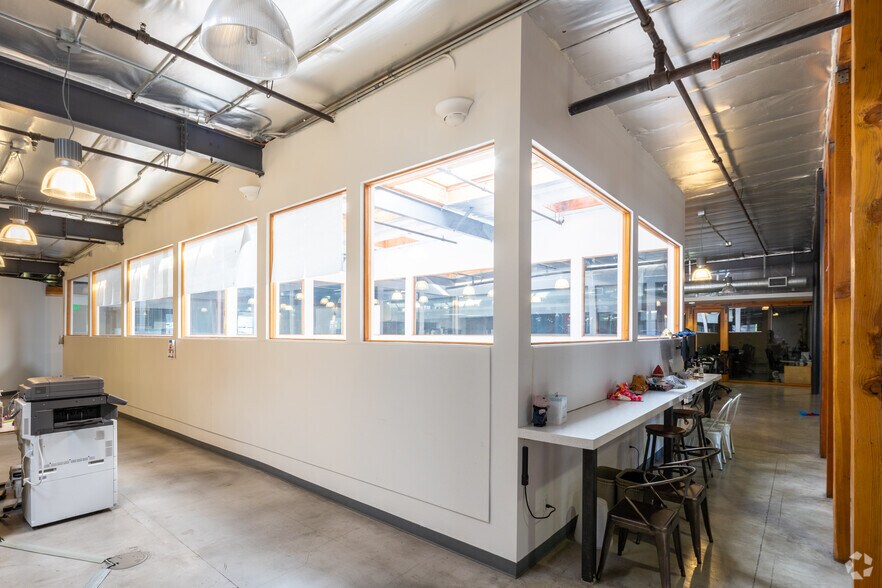 More Photos Of 15000 Ventura Blvd, Sherman Oaks Loft Creative Space For Lease
