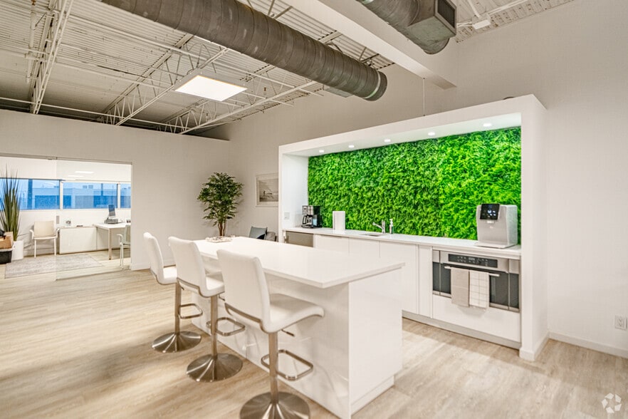 More Photos Of 2755 E Oakland Park Blvd, Fort Lauderdale Office For Lease