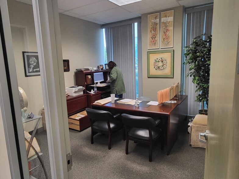 More Photos Of 27951 Smyth Dr, Valencia Office For Sale