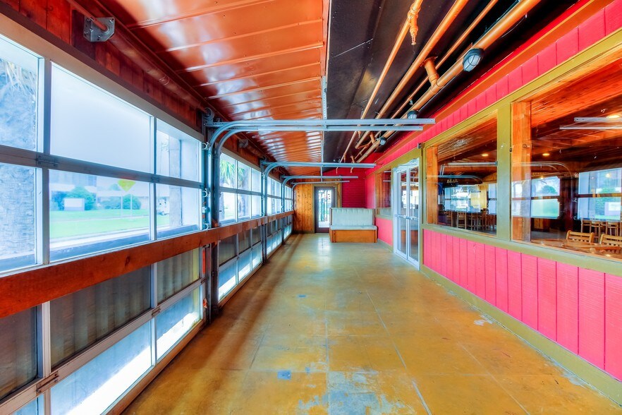 More Photos Of 2214 Mangum Rd, Houston Storefront Retail Office For Lease