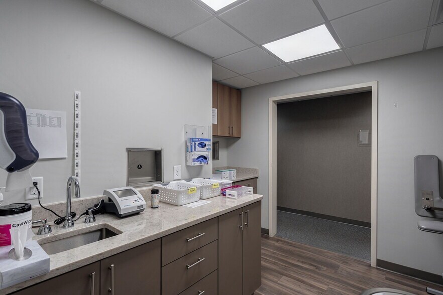More Photos Of 195 King Ave, Athens Medical For Lease