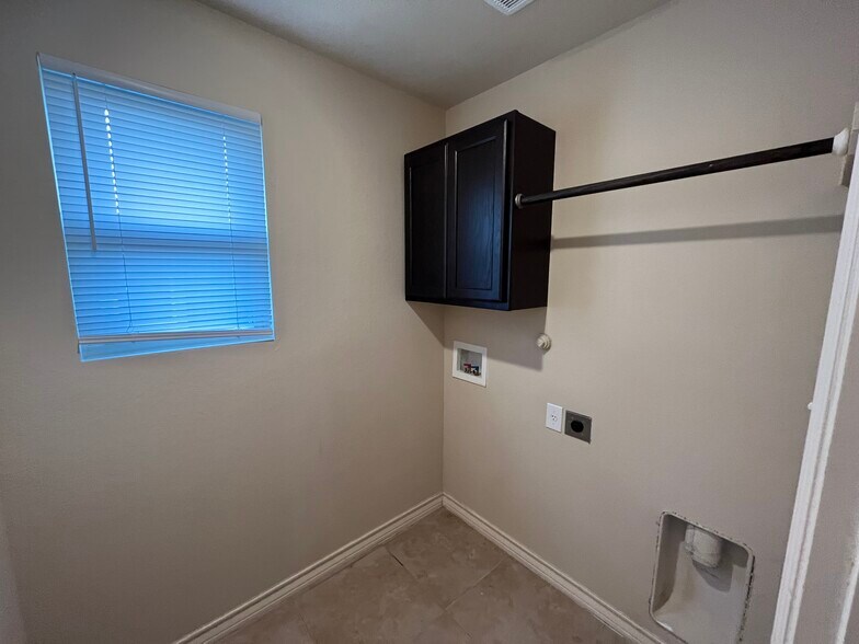 More Photos Of 6618 Mia Way, San Antonio Apartments For Sale