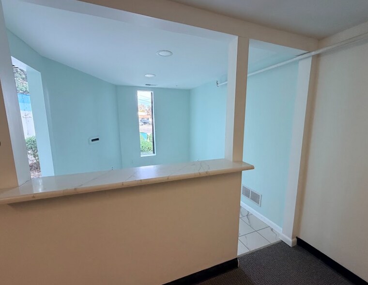 More Photos Of 9046 Goldpark Dr, Hamilton Manufacturing For Lease