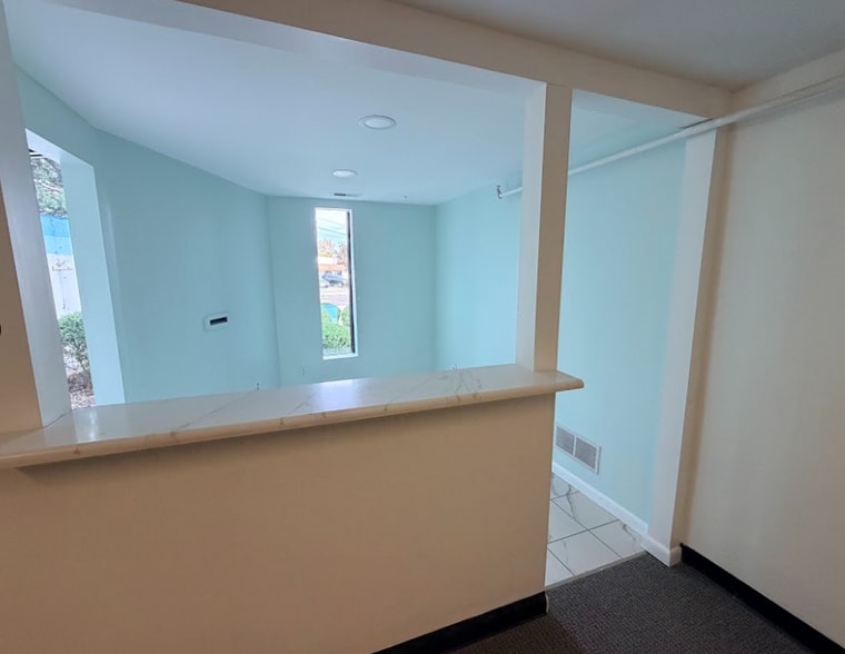 More Photos Of 9046 Goldpark Dr, Hamilton Manufacturing For Lease