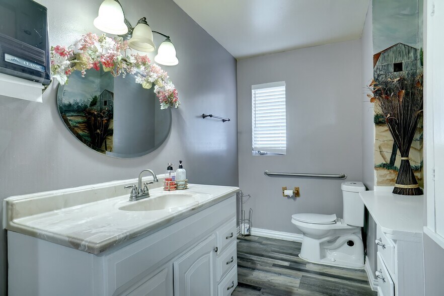 More Photos Of 7298 Glenview Dr, North Richland Hills Freestanding For Sale