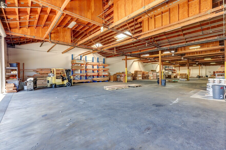 More Photos Of 210 Classic Ct, Rohnert Park Warehouse For Lease