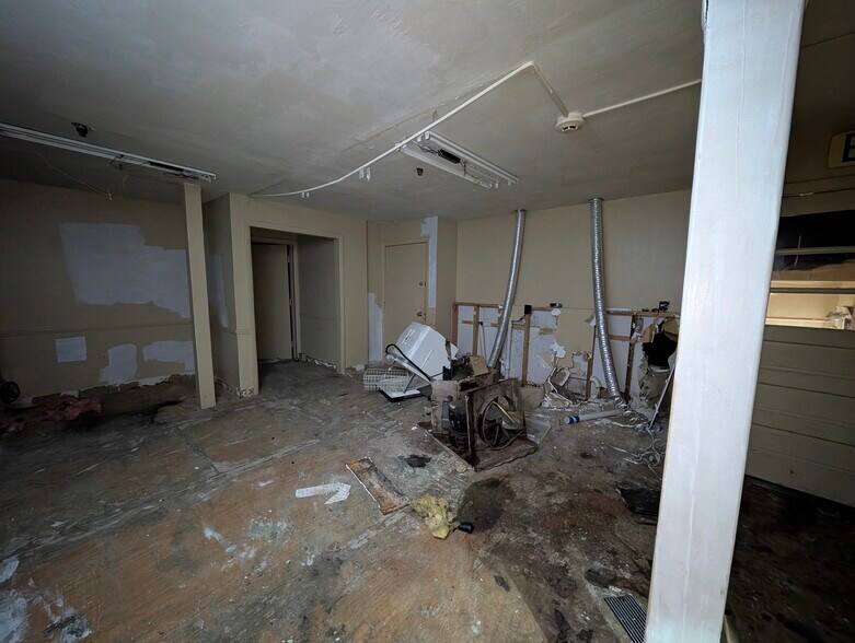More Photos Of 2430-2440 Bowser Ave, Fort Wayne Apartments For Sale