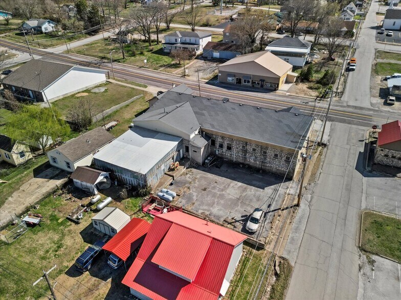 More Photos Of 302 E Washington Ave, Ava General Retail For Sale