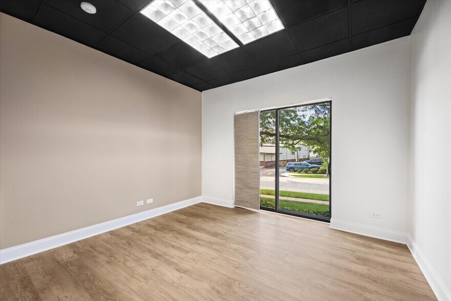 More Photos Of 414 Plaza Dr, Westmont Office For Sale