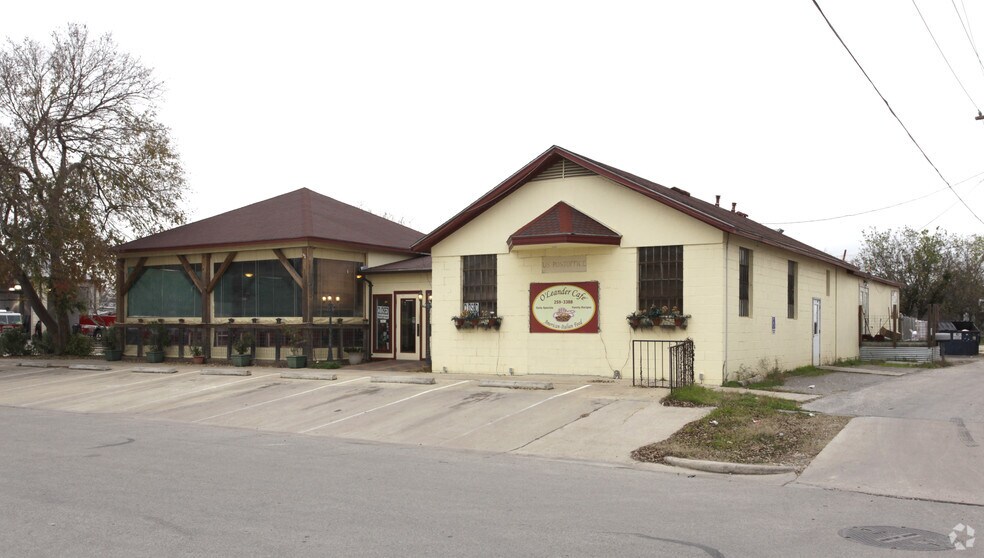 More Photos Of 105 Willis St, Leander Restaurant For Lease