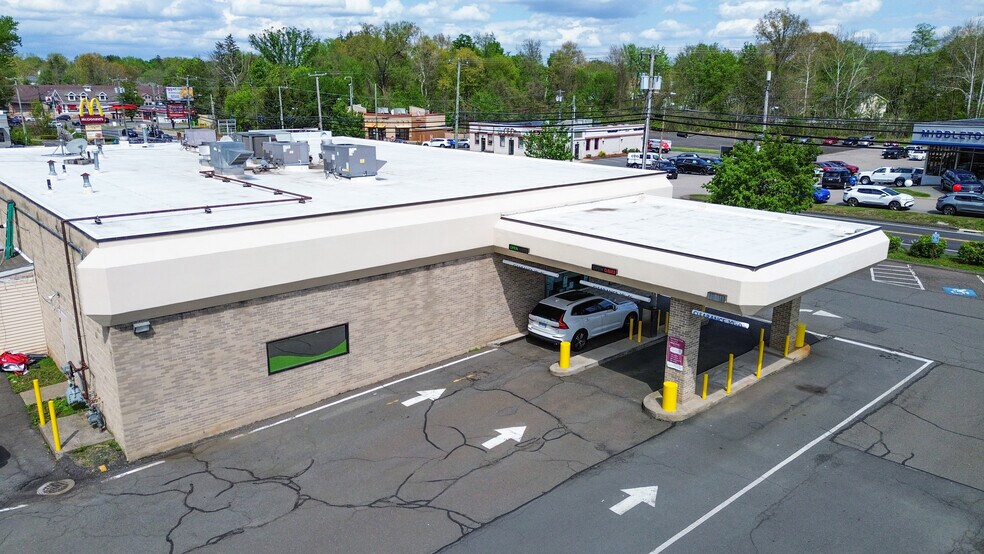 More Photos Of 635 S Main St, Middletown Freestanding For Lease