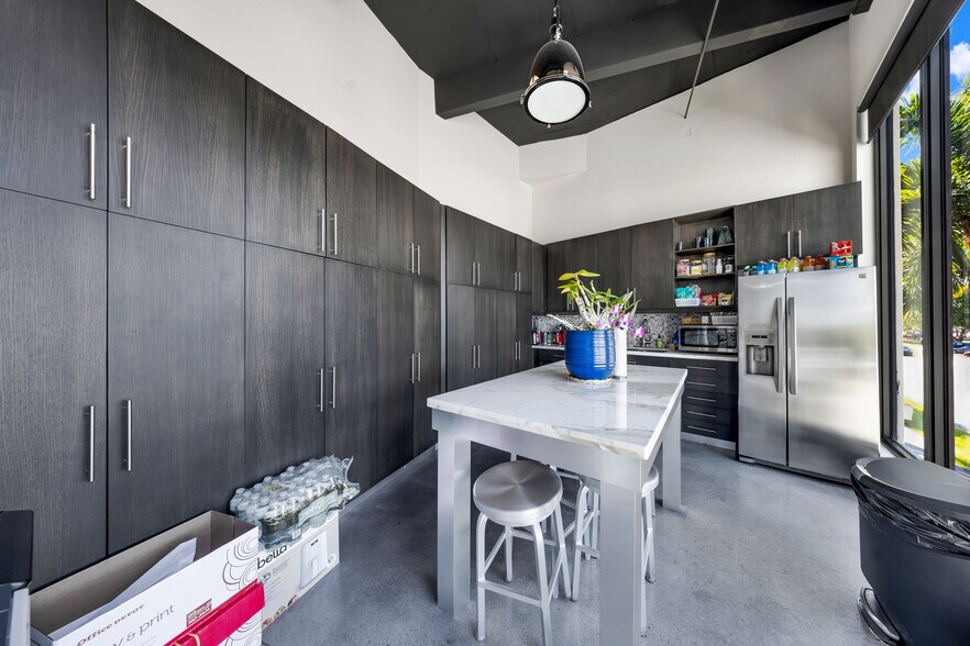 More Photos Of 17225 S Dixie Hwy, Palmetto Bay Storefront Retail Office For Lease