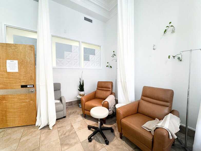 More Photos Of 15 Alma St, Moncton Medical For Lease