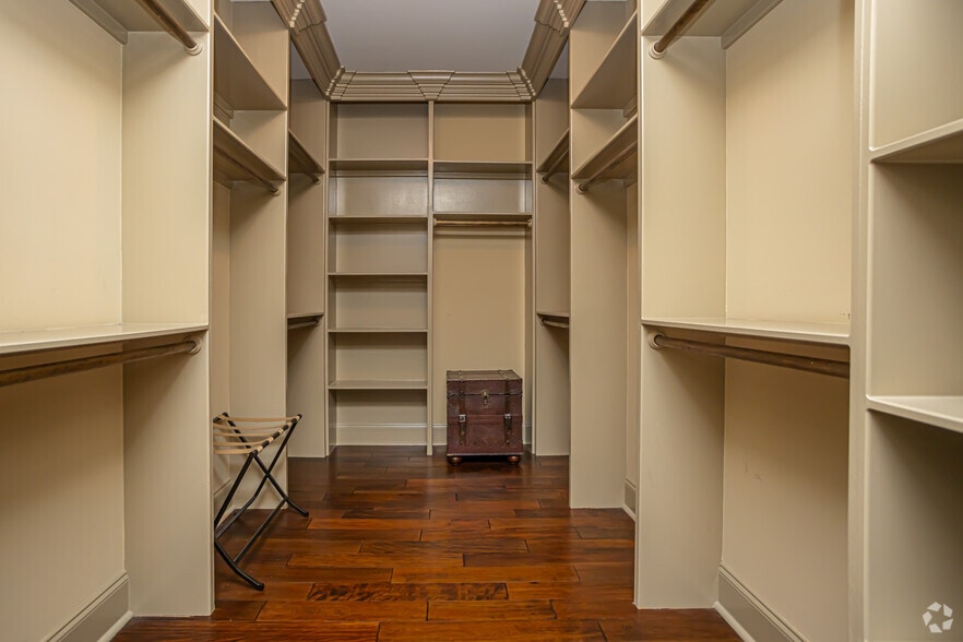 More Photos Of 431-433 Gravier St, New Orleans Apartments For Sale