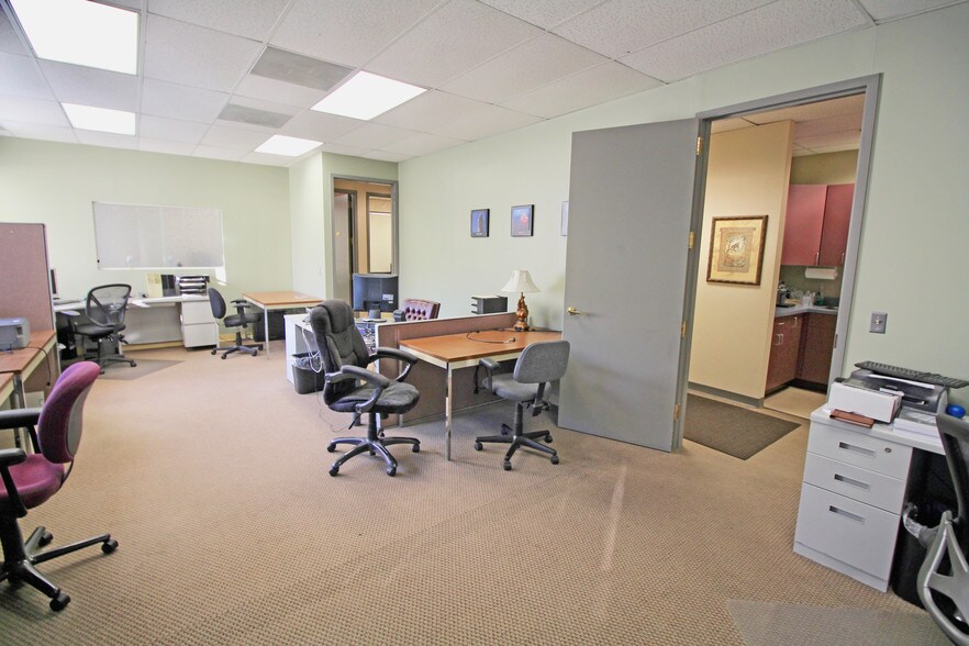 More Photos Of 200 Mineral Springs Rd, Rockaway Medical For Lease