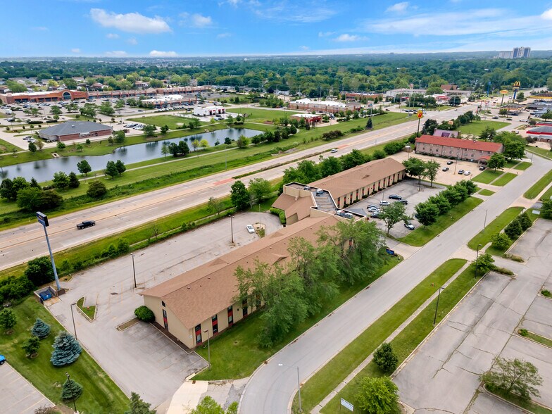 Primary Photo Of 6 Traders Cir, Normal Hotel For Sale