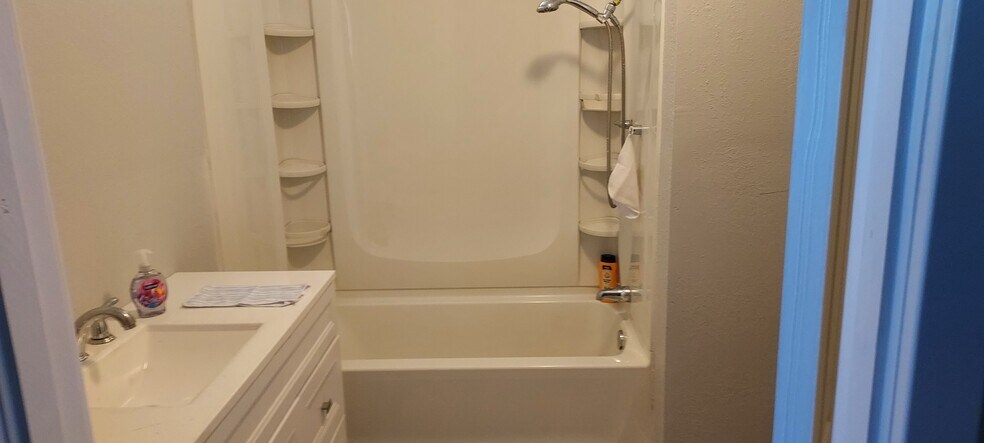More Photos Of 27564 Highway 119, Taft Specialty For Sale