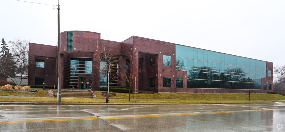More Photos Of 7777 W Blue Mound Rd, Milwaukee Office For Lease