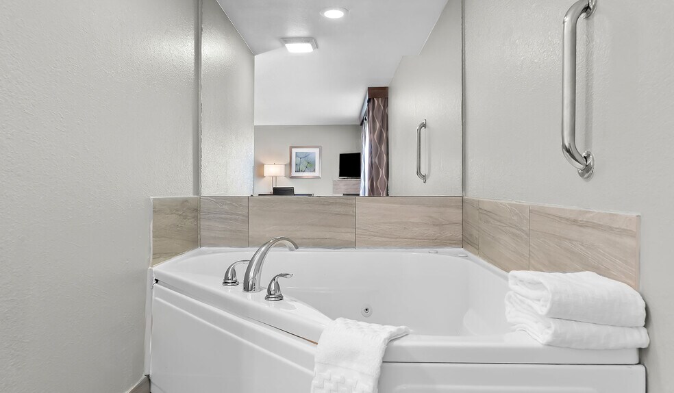 More Photos Of 6075 Hill 23 Dr, Flint Hotel For Sale