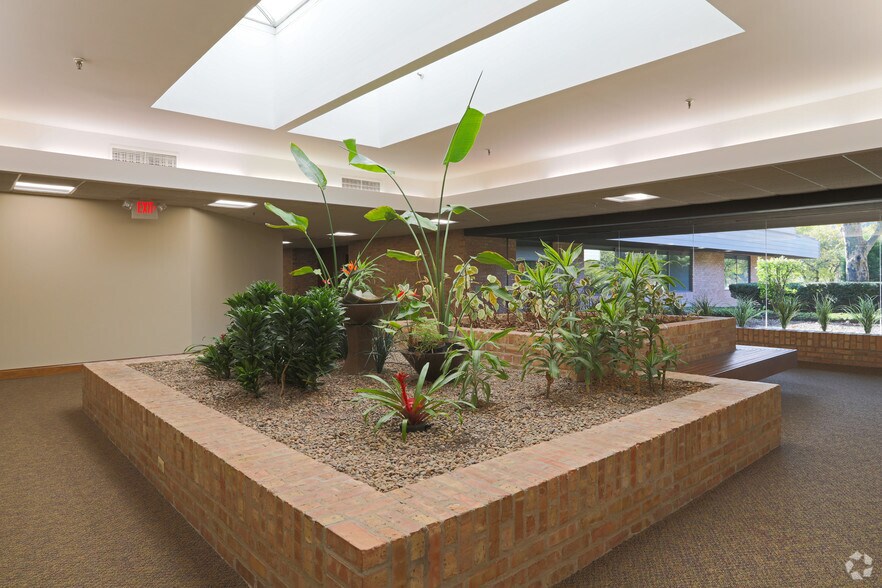 More Photos Of 1204-1332 W Northwest Hwy, Palatine Office For Lease