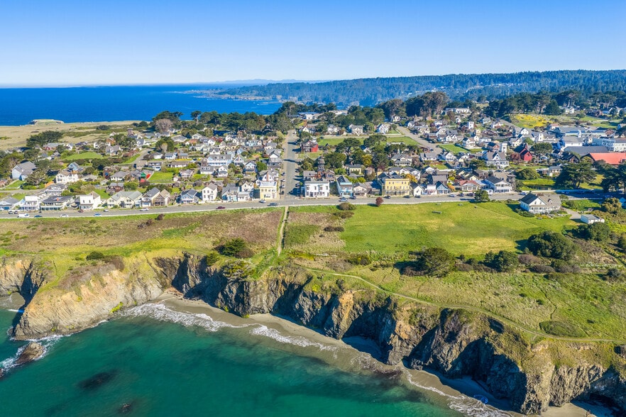 More Photos Of 45094 Main St, Mendocino General Retail For Sale