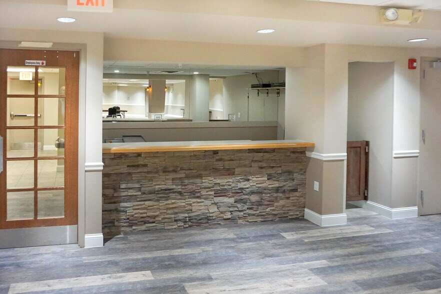 More Photos Of 1701 Martin Springs Dr, Rolla Freestanding For Sale