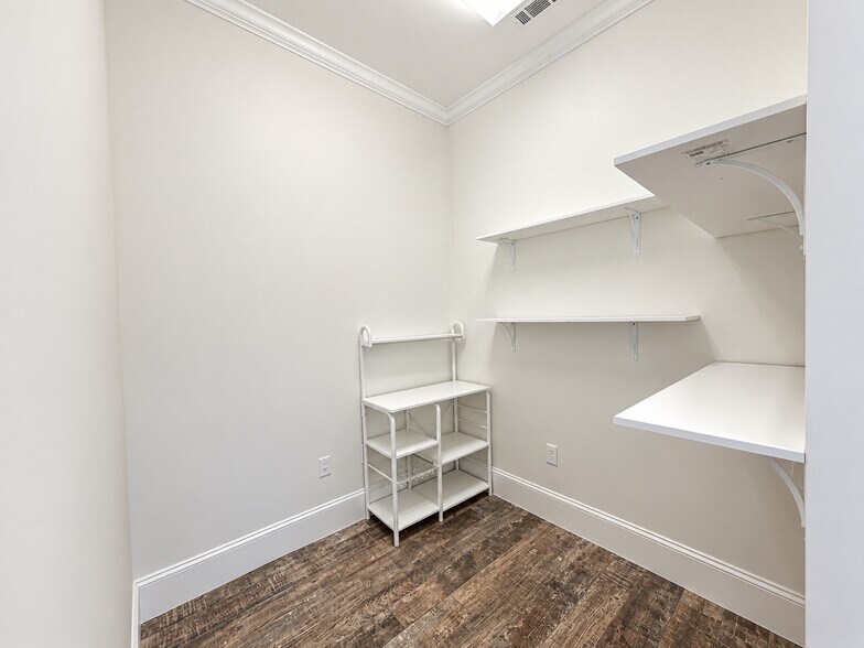 More Photos Of 501 S Main St, Alpharetta Medical For Lease