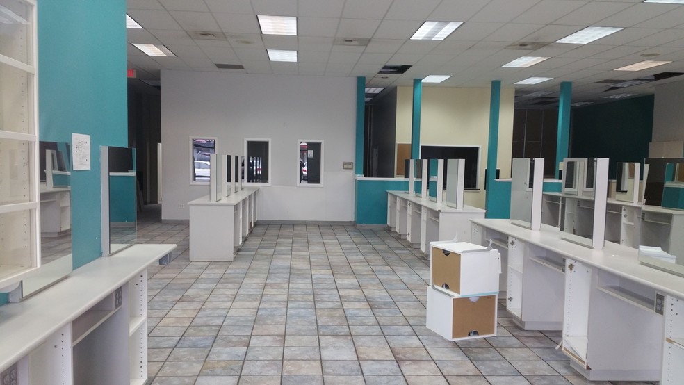 More Photos Of 607 SE Everett Mall Way, Everett General Retail For Lease